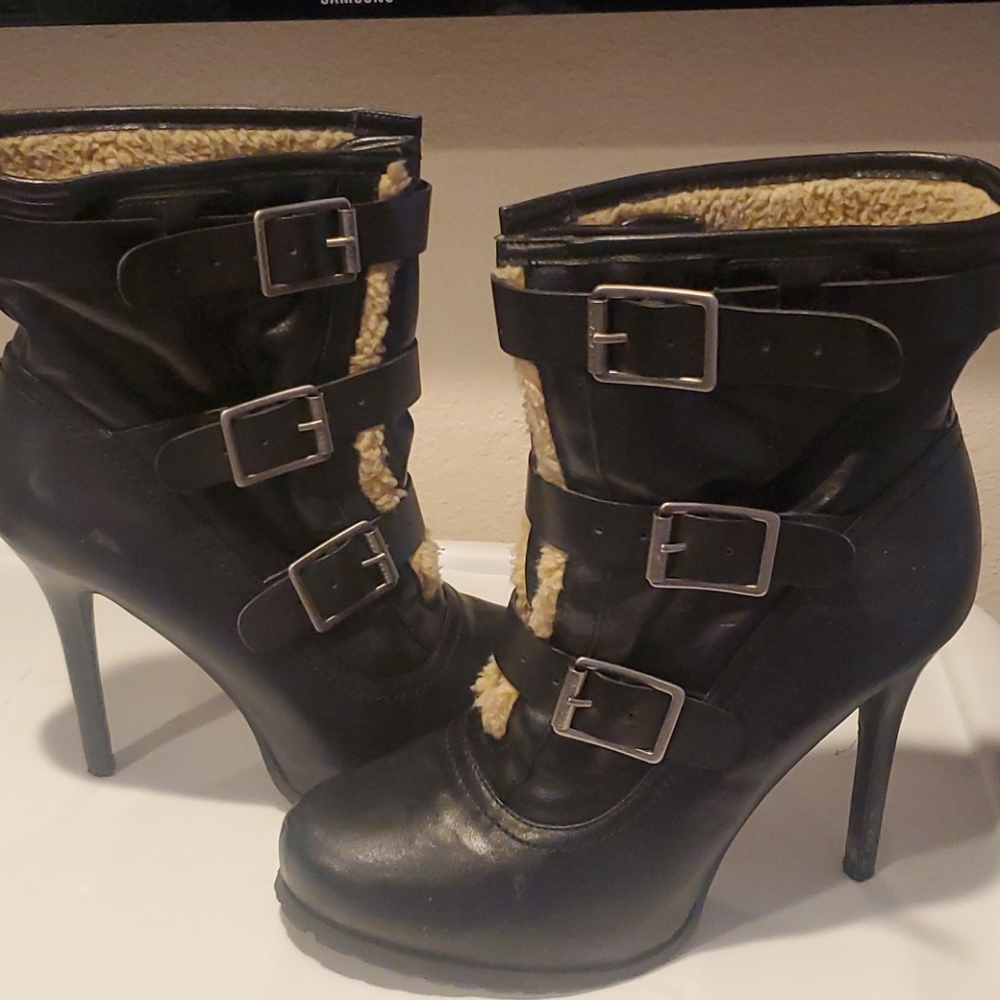 Winter heeled boots Vera Wang